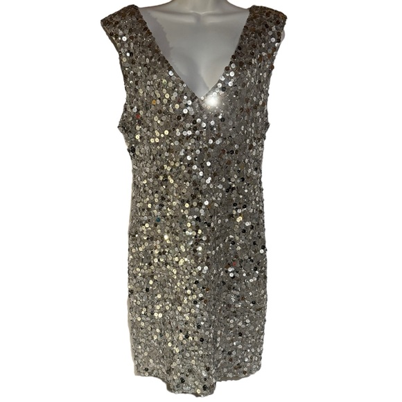 ALICE + OLIVIA SILVER SEQUIN V NECK SLEEVELESS MINI DRESS 12 - Picture 1 of 7